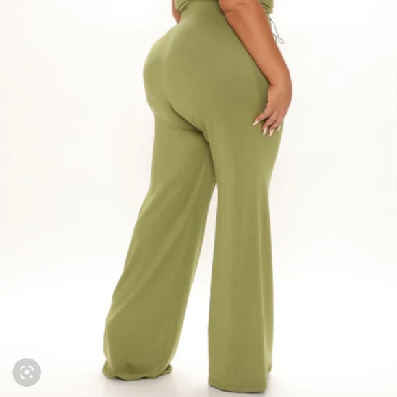 💚💫Green Pant set straps crop halter top and wide leg pants - Picture 4 of 5
